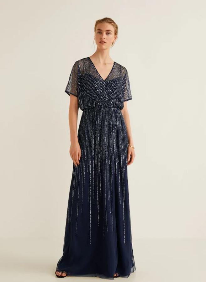 Y para terminar, otro vestido de fiesta atemporal que va directo a nuestro fondo de armario de invitada perfecta. Su precio en Mango, antes de las rebajas del Black Friday, es de 149.99 euros.