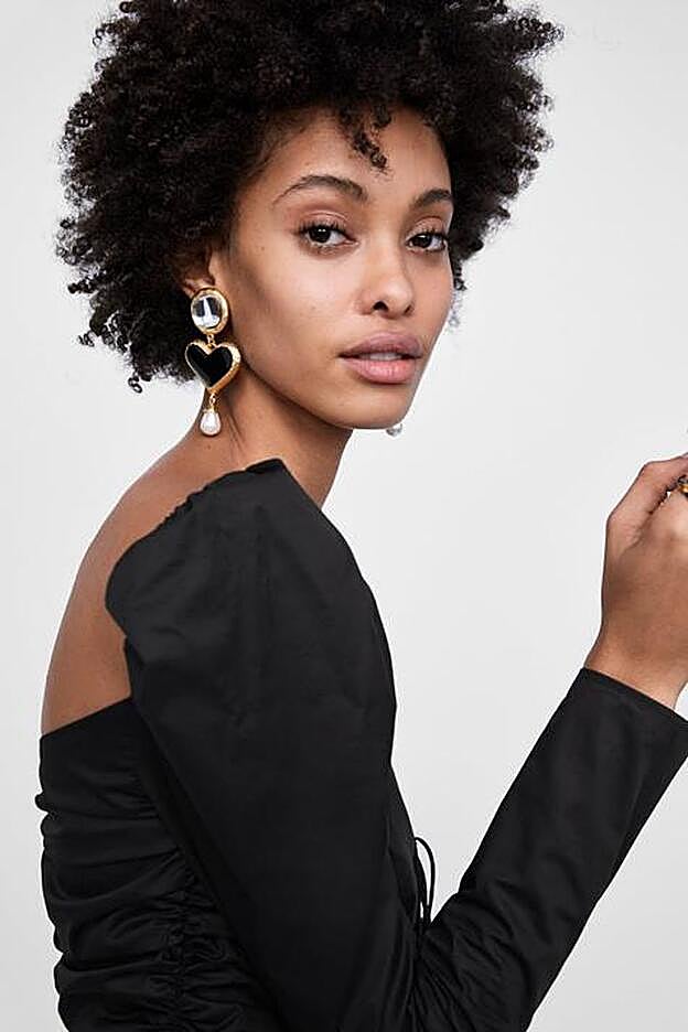 Un detalle de las mangas abullonadas.