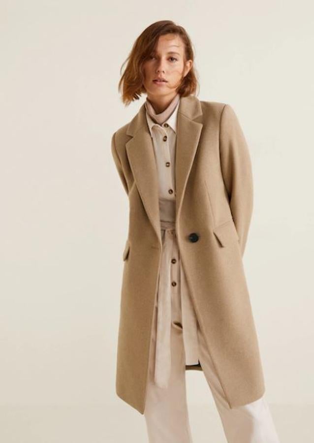 De corte masculino y en un tono algo más claro (69,99 euros).