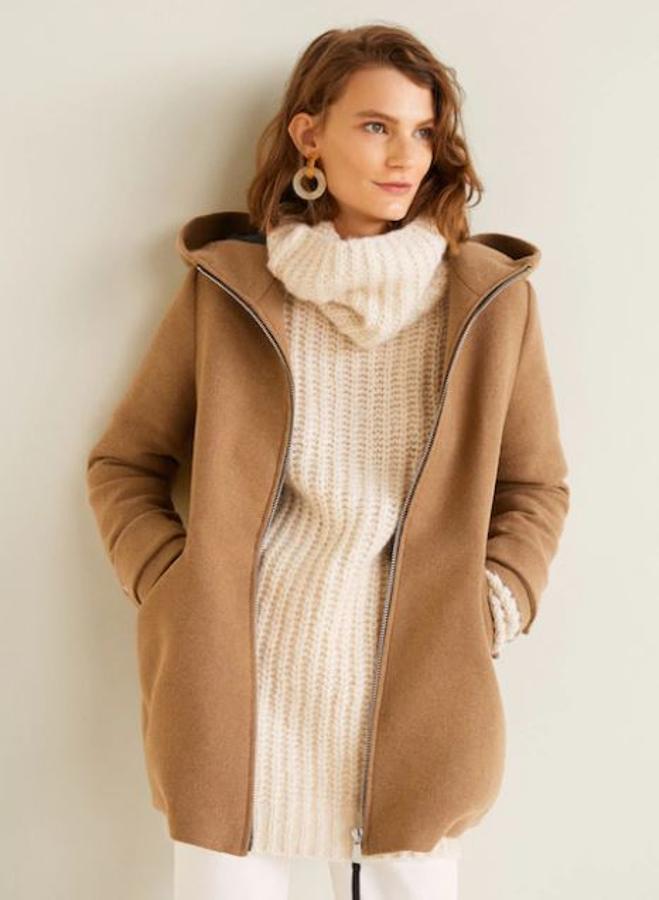 Más estilo chaquetón, con capucha y cremallera para las que buscan comodidad (69,99 euros).