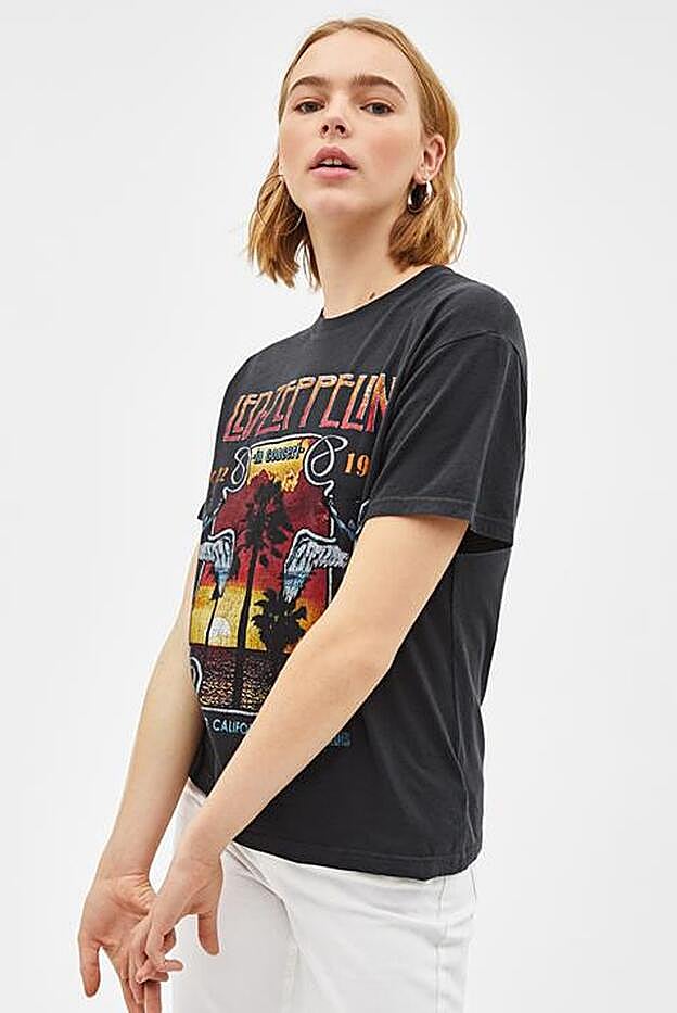 Camiseta de Bershka 15,99 euros.