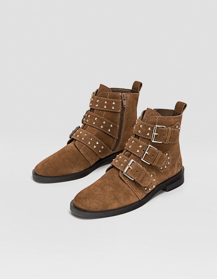 Estos botines planos con hebillas son, probablemente, los más prácticos que guardarás en tu armario esta temporada. Su precio en Stradivarius antes de las rebajas del Black Friday es de 55.99 euros.