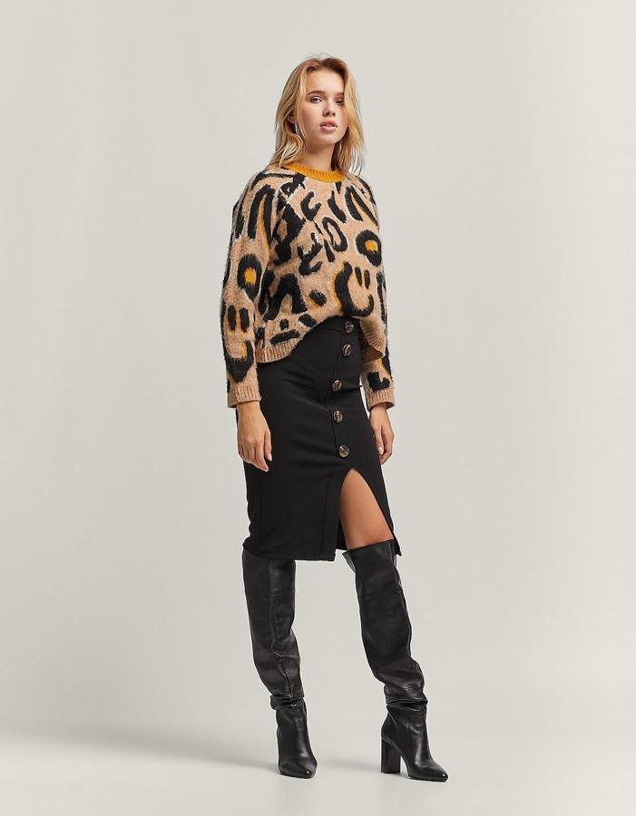 Y su versión en negro, unas botas súper versátiles para combinar con casi cualquier look. Su precio en Stradivarius antes de las rebajas del Black Friday es de 79.99 euros.