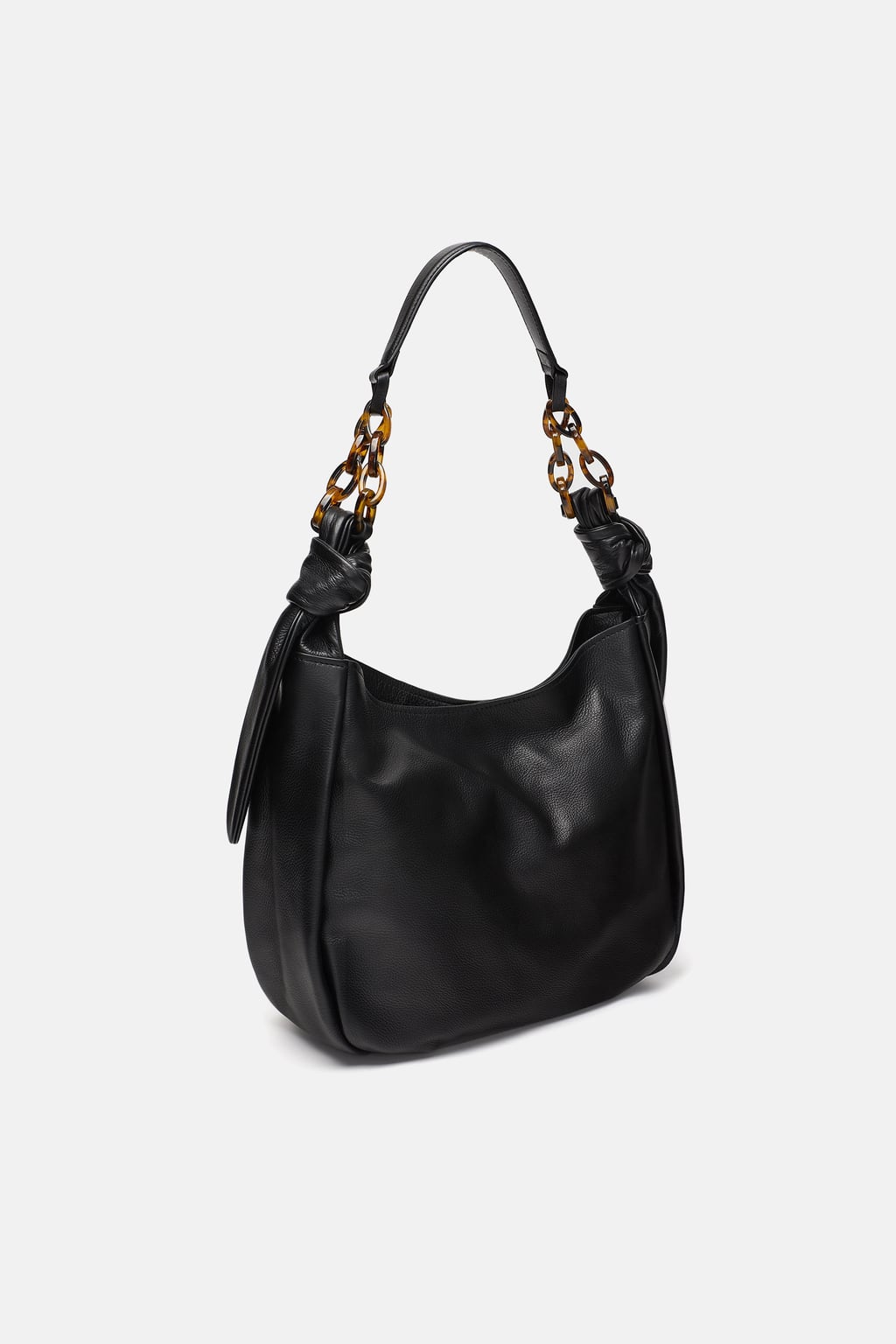 Shopper de piel de Zara: 79,95 euros.