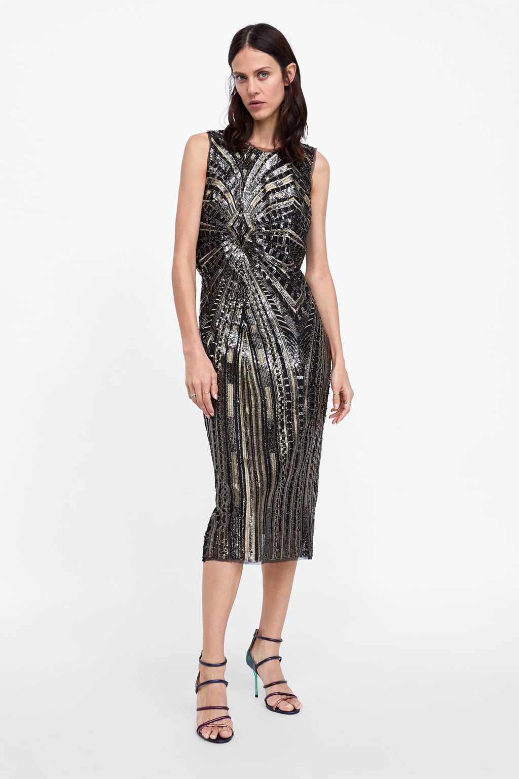 Vestido de tubo con lentejuelas: 59,95 euros en Zara.