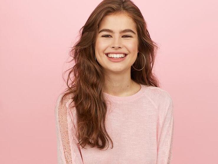 Fotos: H&M tiene los jerséis más bonitos para llevar con jeans