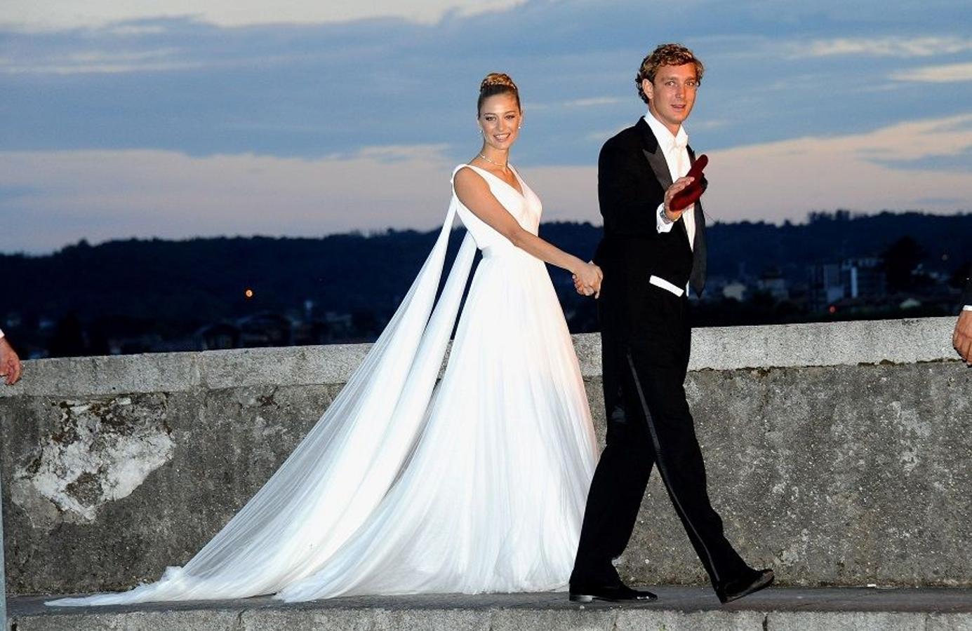 La delicadeza y minimalismo por el que apostó Beatrice Borromeo va perfectamente con el estilo de Marta Ortega, por lo que no nos extrañaría que la heredera de Inditex se hubiera inspirado en este vestido de Armani para crear el diseño de su boda con Carlos Torretta.
