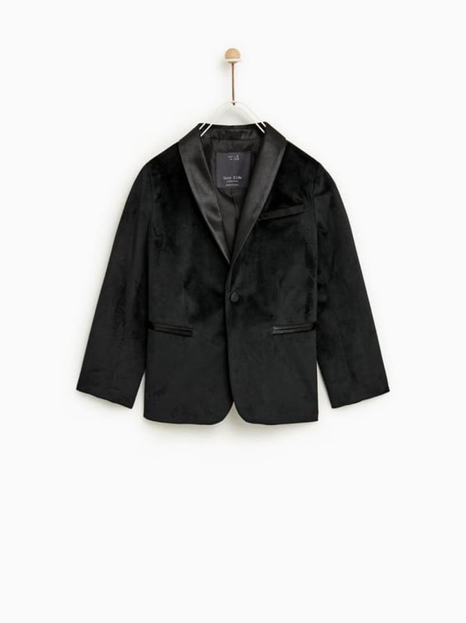 Blasier en negro con detalle de solapas en terciopelo: 45,95€ en Zara Kids