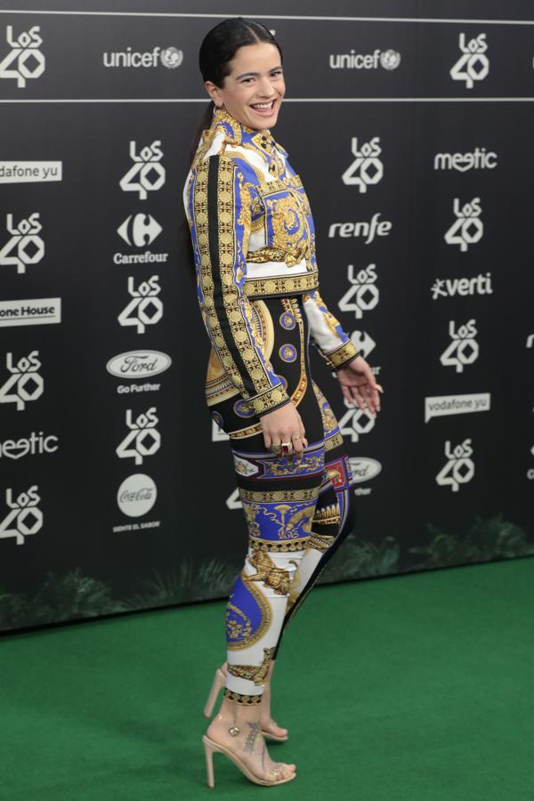 La cantante elegía la firma italiana para un total look en la gala de Los 40 Music Awards.