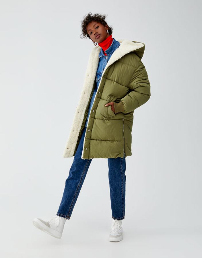 Abrigo acolchado con borreguillo, 49,99 euros.