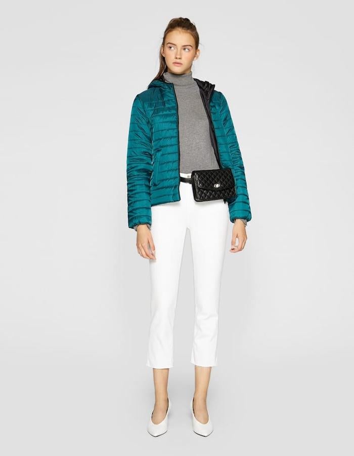 Cazadora acolchada con capucha, 19,99 euros.