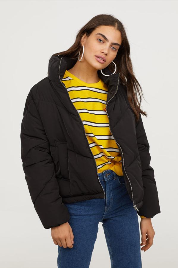 Chaqueta acolchada en color negro, 29,99 euros.