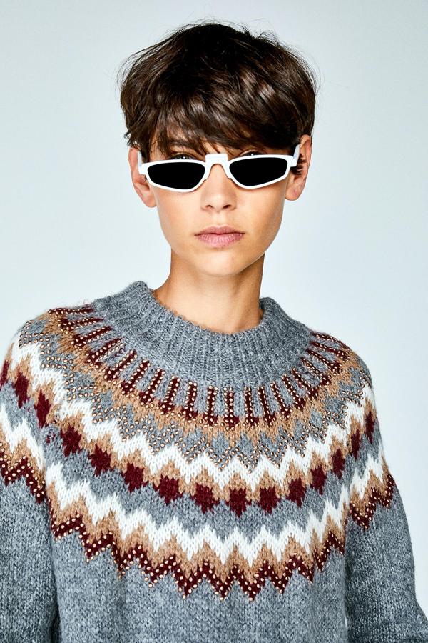 Calentito y con estilo. Las grecas siguen siendo tendencia (29,99 euros).