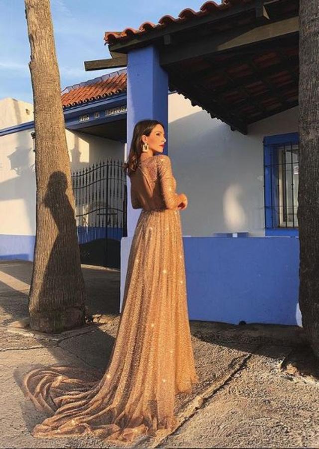 Otro de los vestidos de su marca, Rocío Osorno Collection. Lleno de brillos, parece sacado del armario de una princesa de cuento.