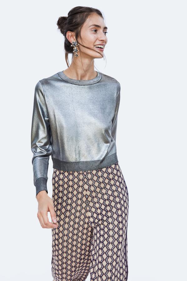 Jersey metalizado en plata (19,95 euros).