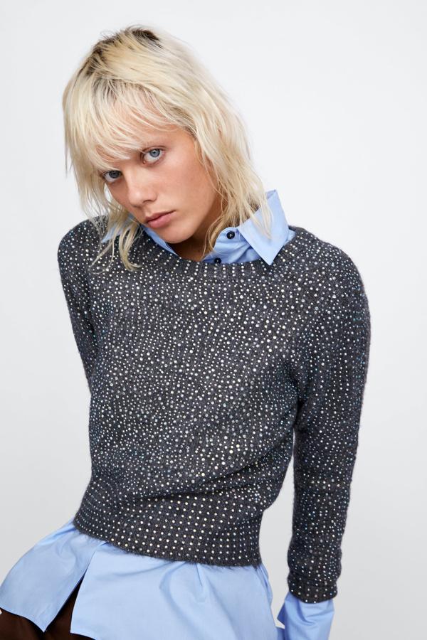 Con diferentes tamaños de brillos y fondo gris (39,95 euros).