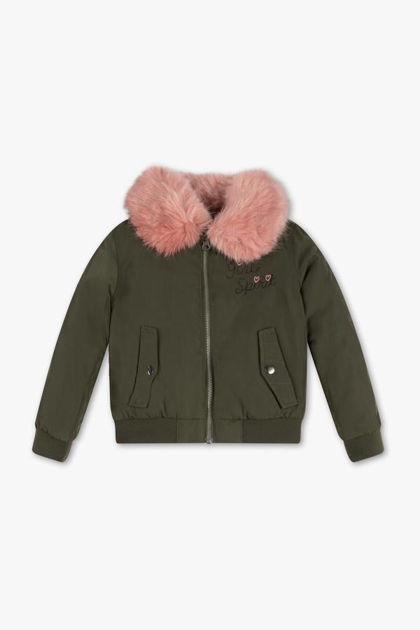 Cazadora con cuello de pelito rosa gustoso: 25 euros en C&A