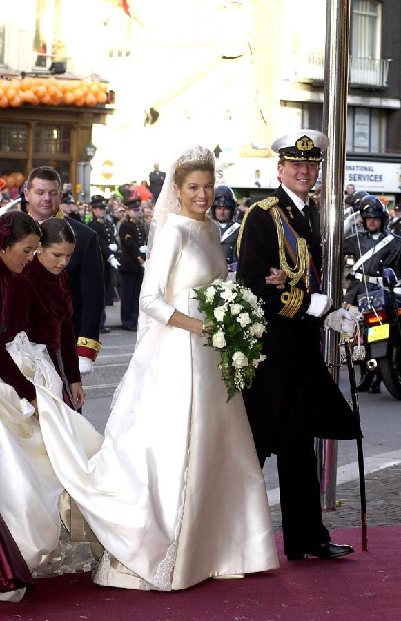 La actual reina de los holandeses admira al diseñador italiano. Lo eligió para su boda el 2 de febrero de 2002 y para la cena previa al día de su coronocaión como reina en abril de 2013.