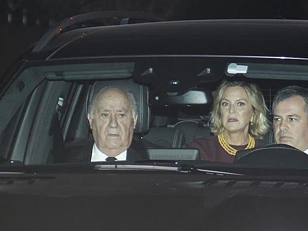Amancio Ortega y Flora López a su llegada al fiestón de Casas Novas.