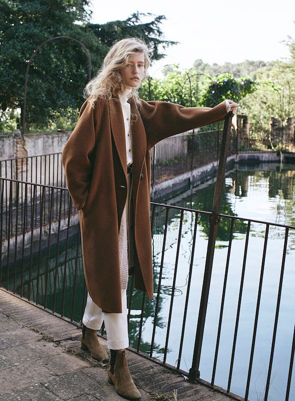 Abrigo de lana en color marrón de Massimo Dutti: 249 euros.