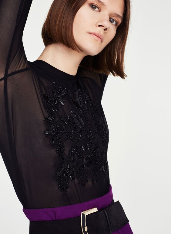 Camiseta de tul bordada de Uterqüe: 59 euros.