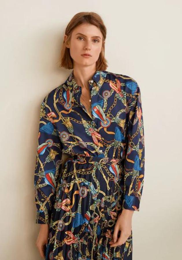 Blusa en tonos marineros, de Mango (39,99 euros).
