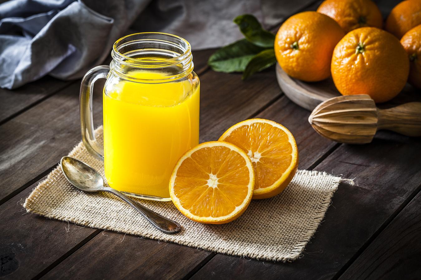 Son ricas en vitamina C por lo que son esenciales para favorecer la producción de colágeno tanto en la piel como en los huesos. Entre otros muchos beneficios.