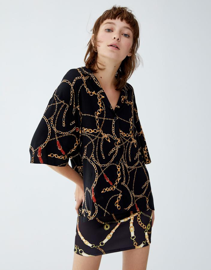 De manga corta, camisa de Pull&Bear (15,99 euros).