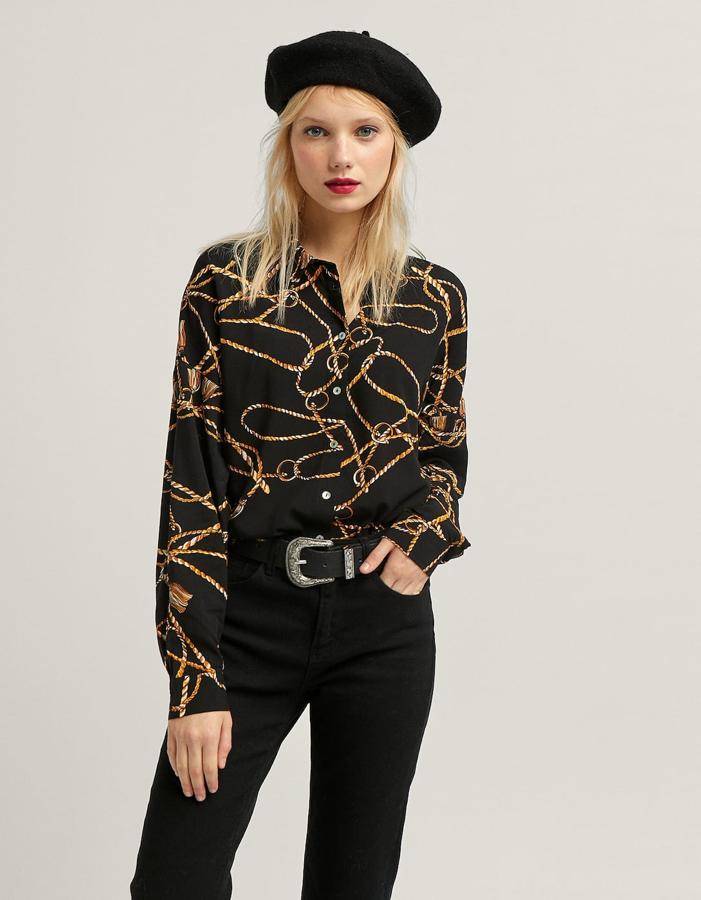 Blusa de Stradivarius (15,99 euros).