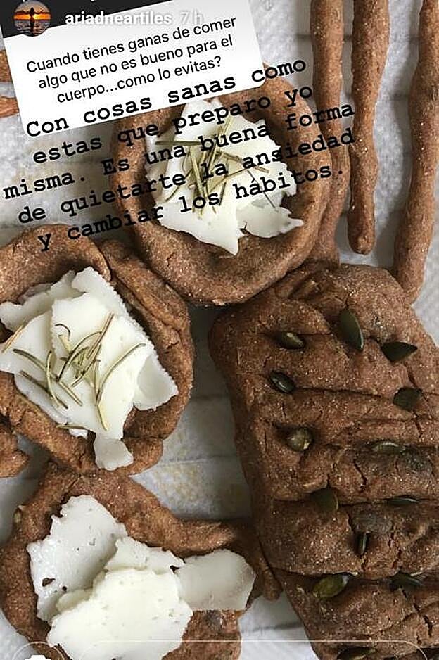 La modelo prepara en casa sus propios aperitivos para picar entre horas de forma sana.