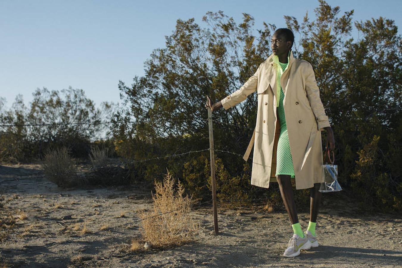 Y es que sí, si pensabas que la tendencia flúor había terminado en septiembre, aquí está Primark para dejarnos claro que la próxima temporada volverá a pintarse de colores vibrantes.