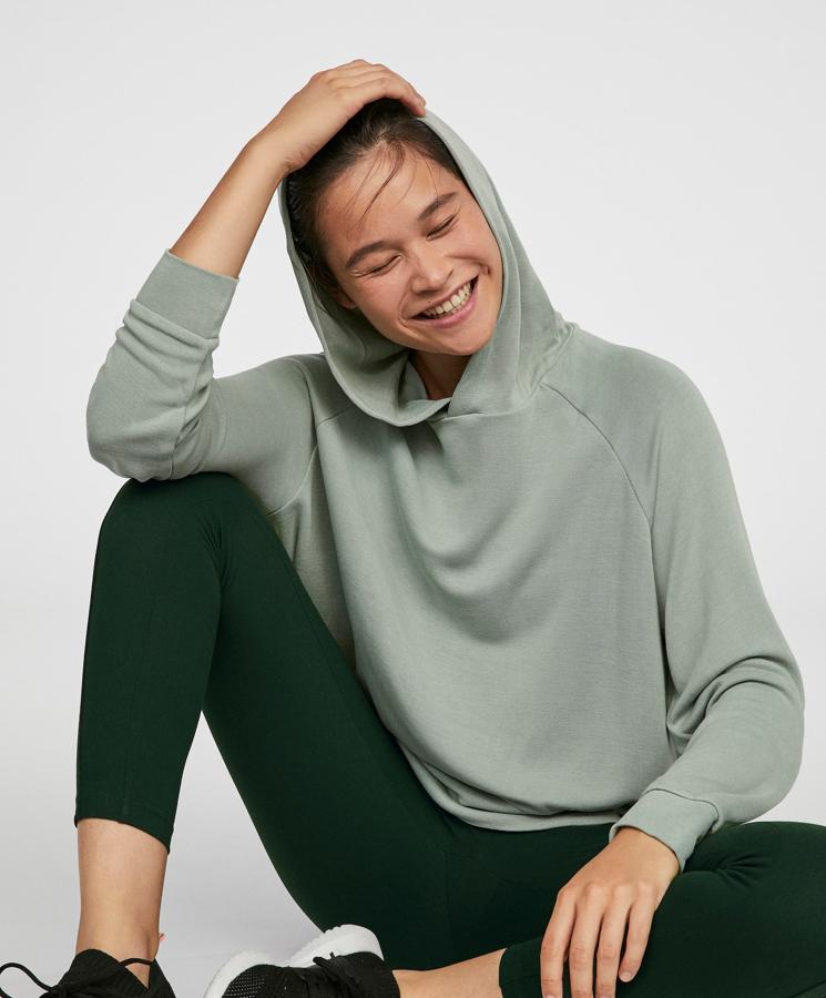 Sudadera con capucha, disponible en varios tonos (25,99 euros antes del Black Friday).