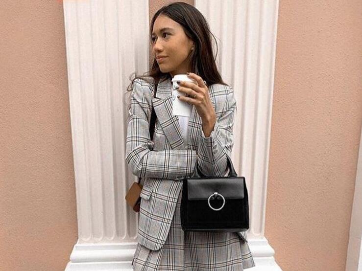 Fotos: María Pombo y otras influencers nos enseñan a combinar las blazer de cuadros este otoño