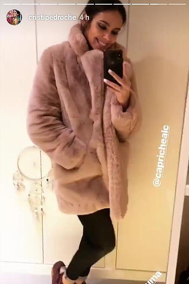 Cristina Pedroche ha compartido este abrigo a través de uno de sus 'stories' recientes de Instagram.