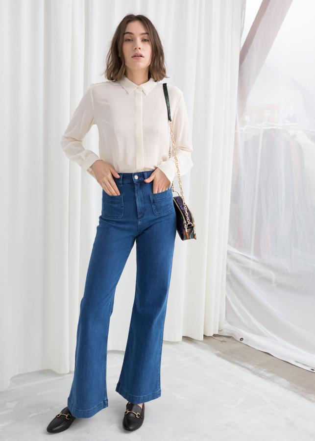 Vaqueros de aire setentero con bolsillos delanteros, de &Other Stories. Su precio antes de las rebajas del Black Friday: 69 euros.