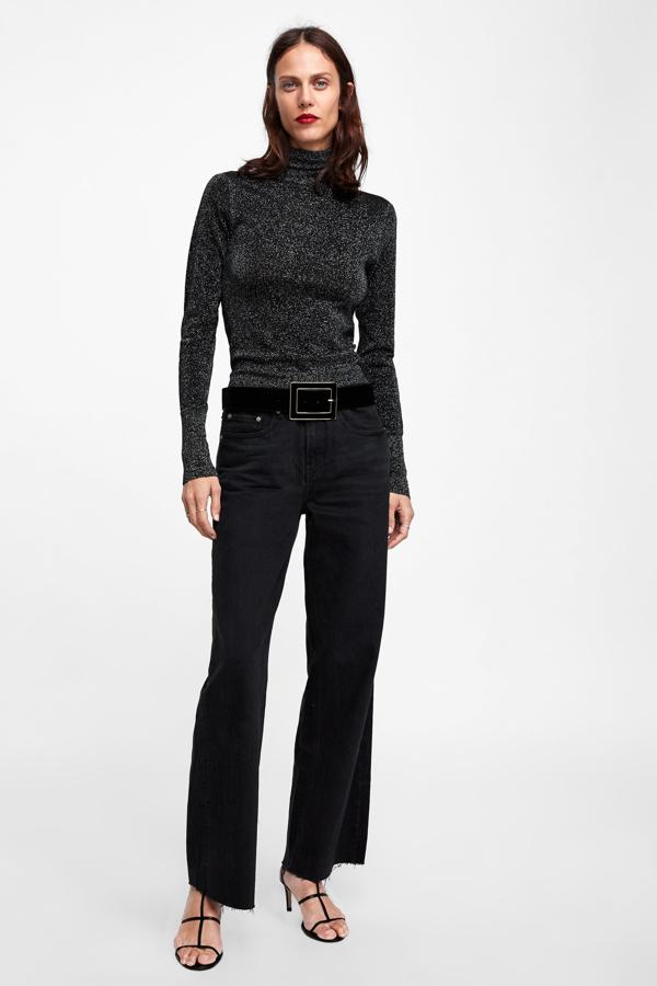 Vaqueros negros con bajo deshilachado, de Zara. Su precio antes de las rebajas del Black Friday: 39.95 euros.