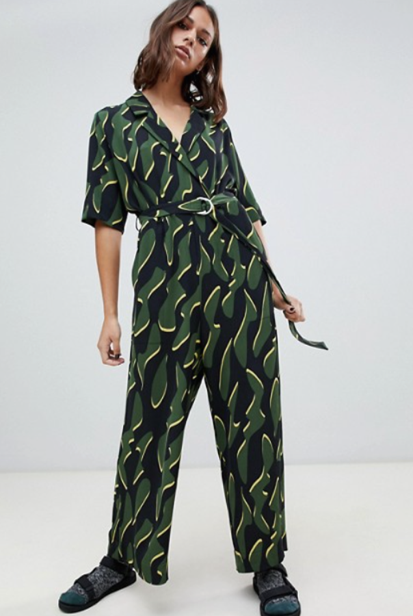 Un patrón clásico con un estampado de garabatos en verde y negro fantástico (Weekday, 70 euros).