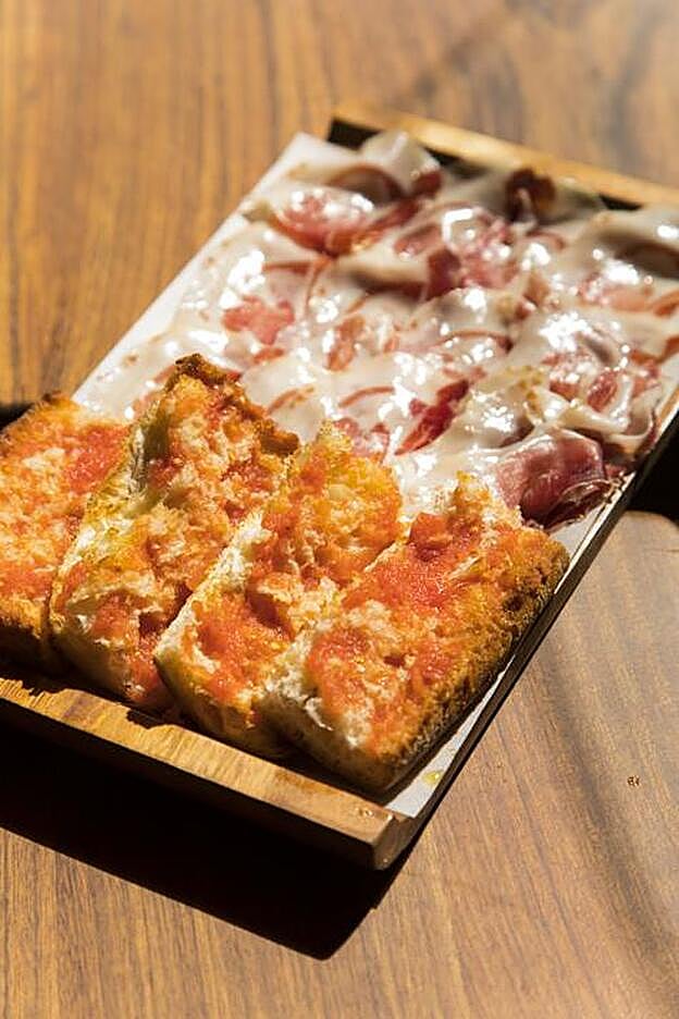 Tabla de jamón ibérico con pan de cristal