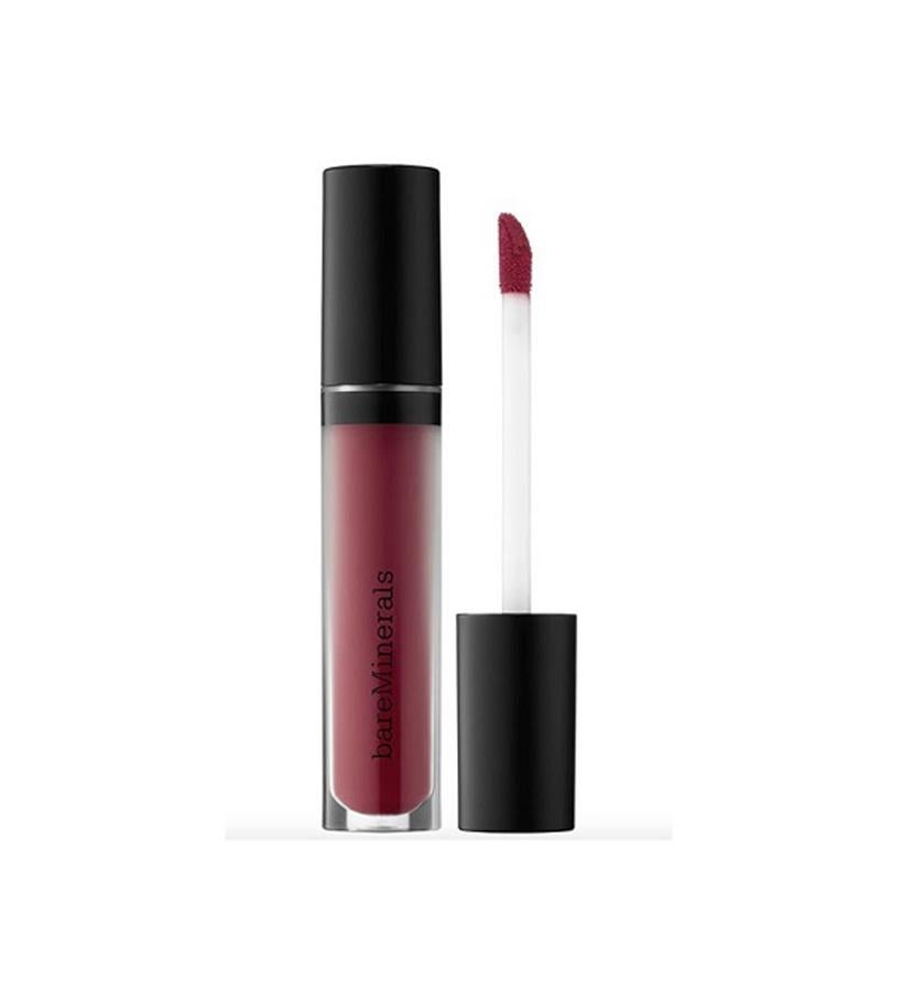 Moisturizing Long Lasting Matte Liquid Lipstick es el nombre de la gama de 10 tonos entre los que se encuentra este mate cremoso con un color entre ciruela y burdeos. Como todas las fórmulas de la marca, está libre de parabenos y sulfatos, y tiene efecto primer para ayudarte a ahorrar tiempo en tu rutina matutina. (19,95 €).