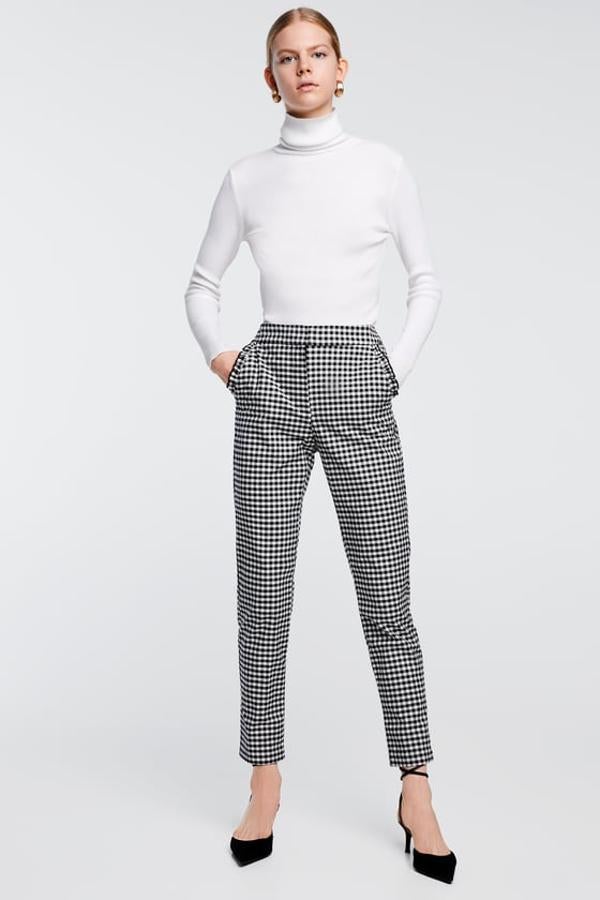 Pantalón de cuadros con detalle de volante, 20,76 euros (456 veces guardado).