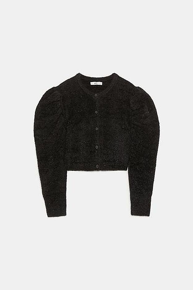 Chaqueta corta con manga farol de Zara.