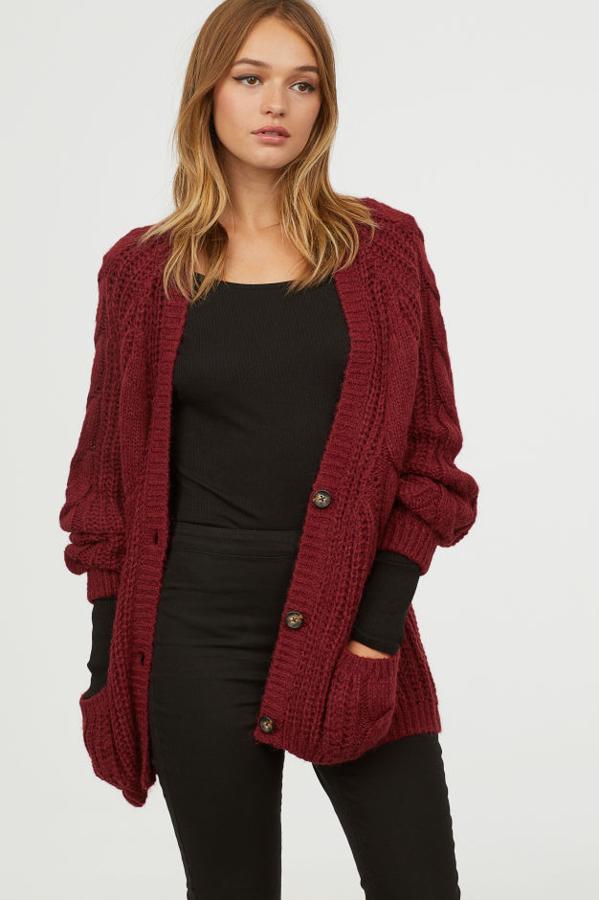 Un diseño amplio de H&M que podemos comprar en color mostaza o blanco (39,99 euros).