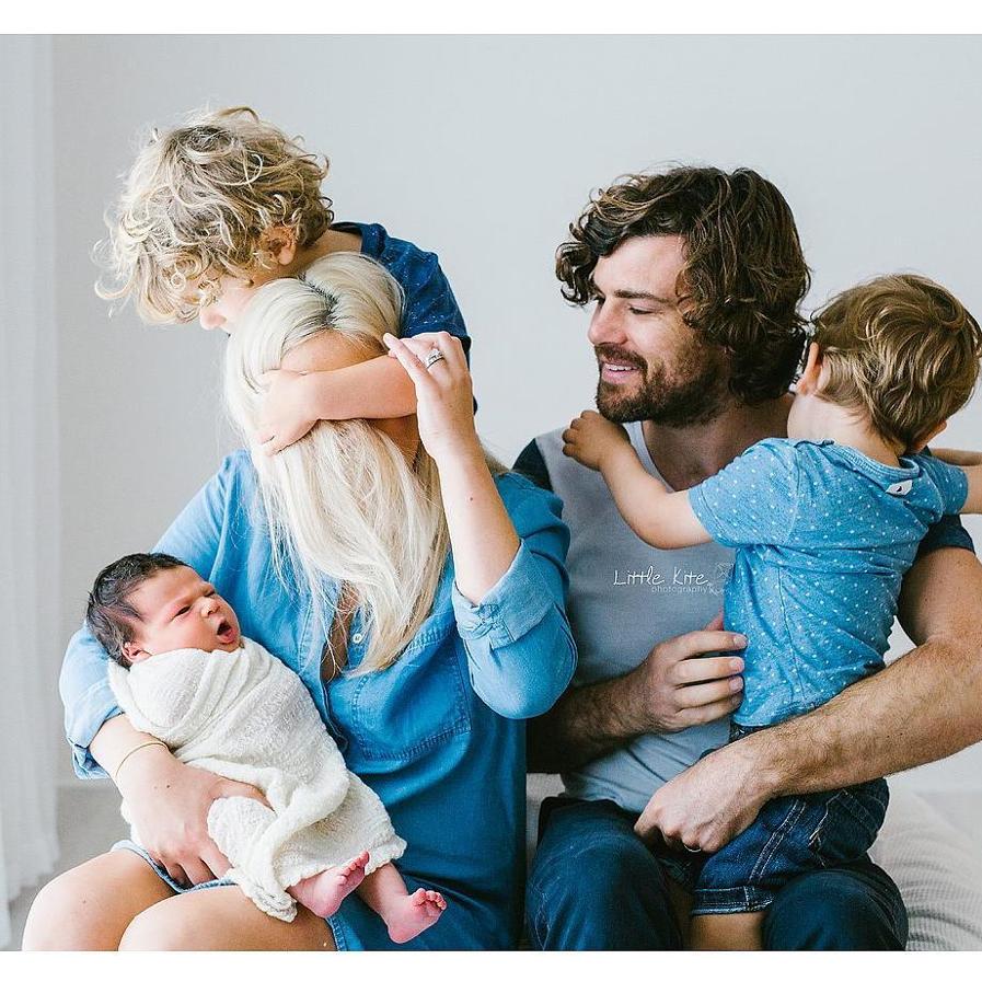 La naturalidad de esta foto es lo que más nos gusta, que ningún miembro de la familia sale perfecto.