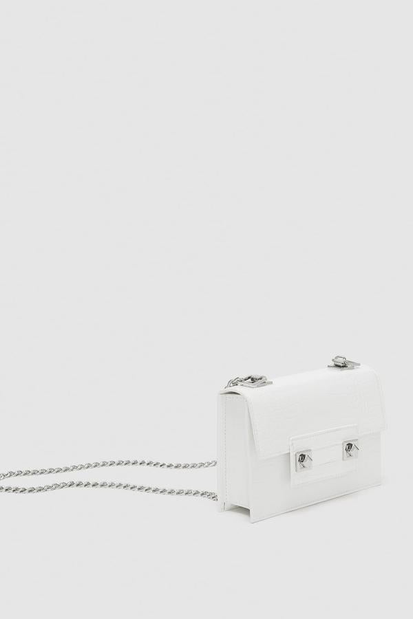 Sí, los bolsos blancos vuelven a estar de moda, y este de Zara (19.99 euros en los Special Prices) nos ha conquistado.