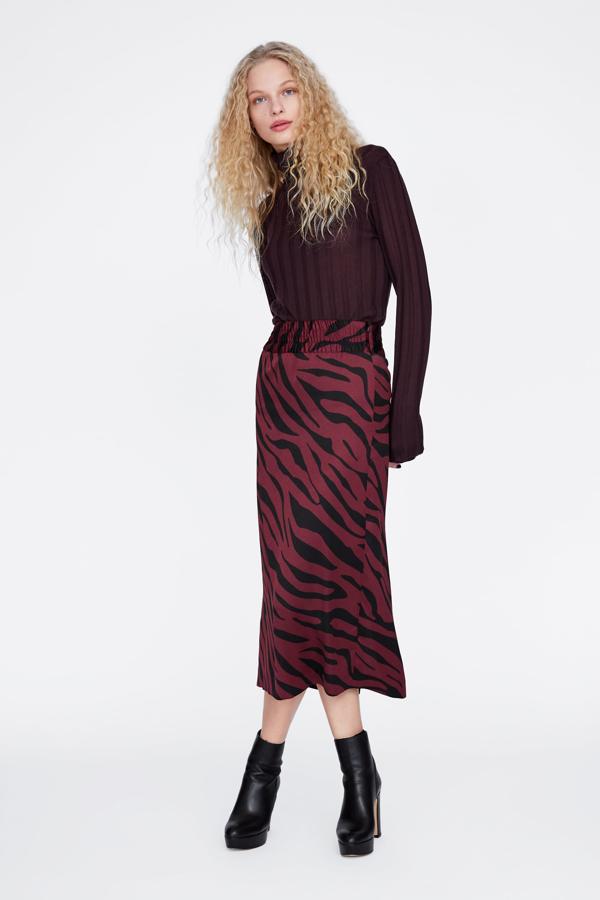 Falda de tubo animal print (29,95 euros).