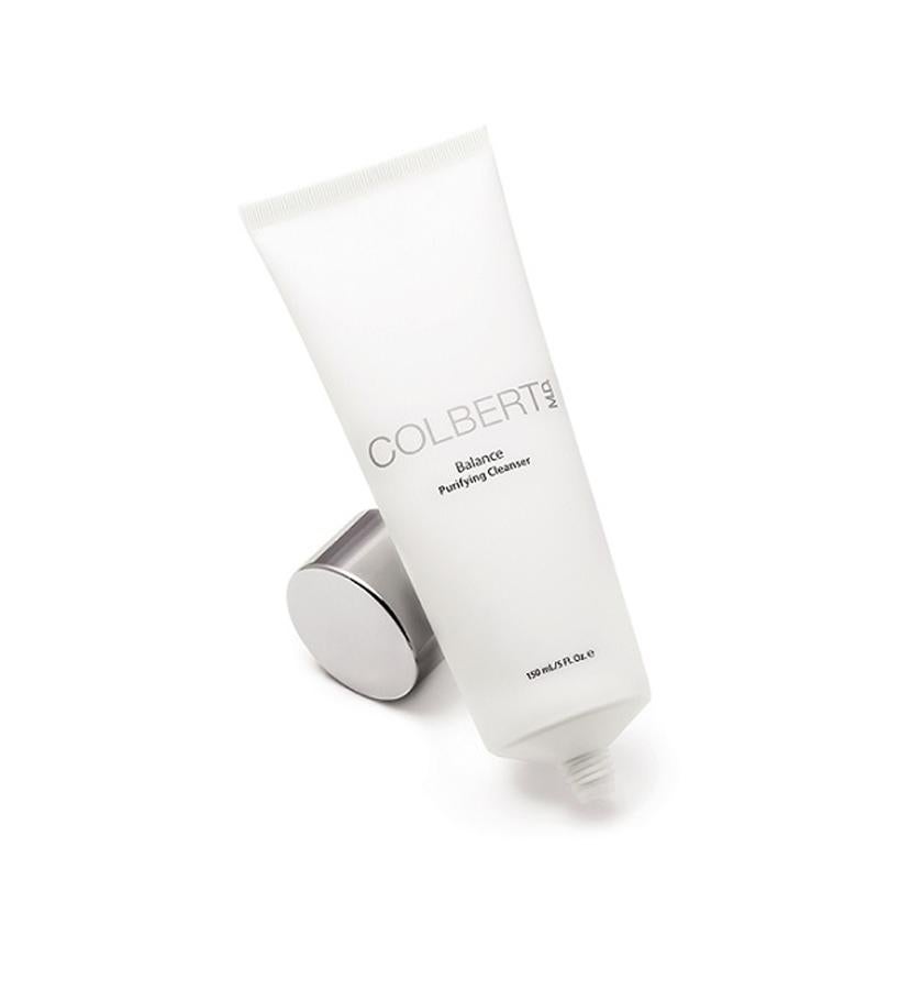 Limpiador refrescante con beneficios anti envejecimiento. Entre sus ingredientes claves se encuentra el ácido láctico para proporcionar una exfoliación diaria moderada. (52 €).