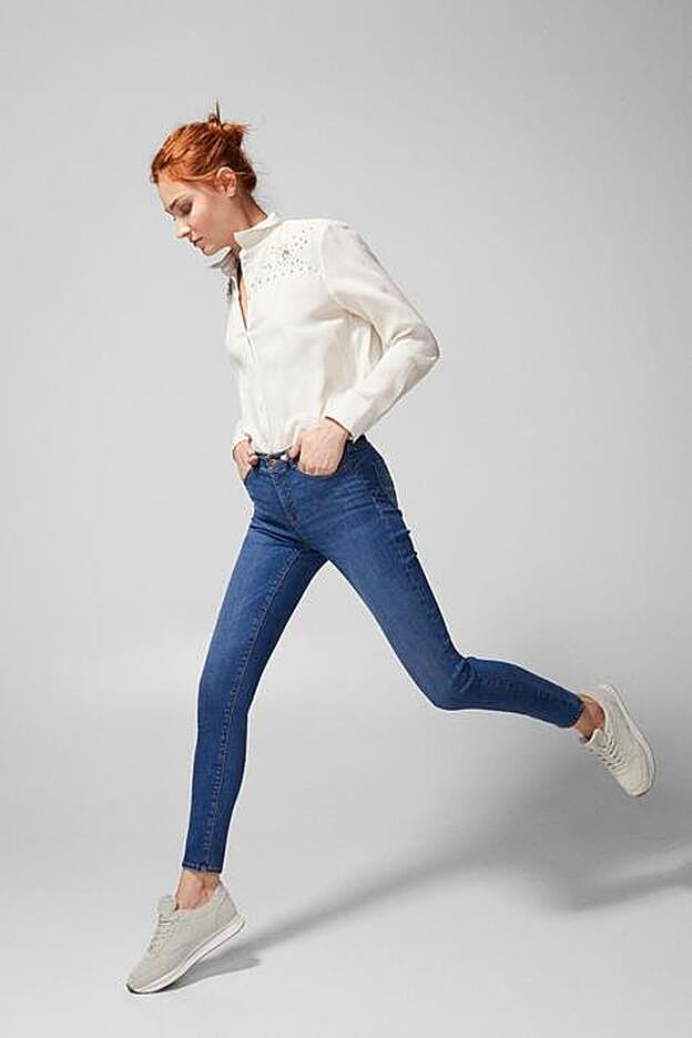 Vaqueros push up con tecnología antigravedad de Springfield.