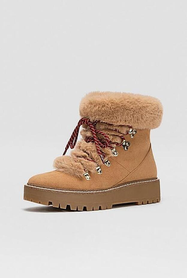 Botas de montaña de Stradivarius.