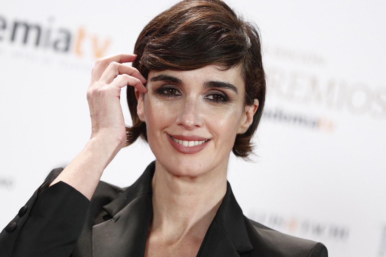 La actriz Paz Vega consigue un 'look' súper rejuvenecedor gracias a su corte súper atrevido y a sus reflejos en castaño claro. Unos reflejos casi imperceptibles que consiguen aportar a su color castaño mucha más luz y por lo tanto un 'look' mucho más rejuvenecedor a su rostro.