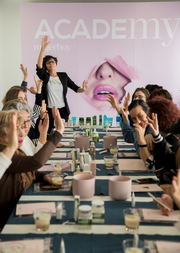 Una de las masterclass del Beauty Academy impartida por Begoña Gómez, formadora Experta en Tratamiento Facial de Yves Rocher.